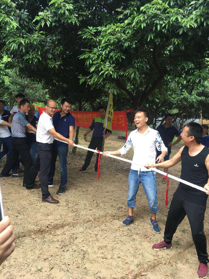 華奇密封件拔河比賽 ，賽出企業(yè)的競(jìng)爭(zhēng)文化！